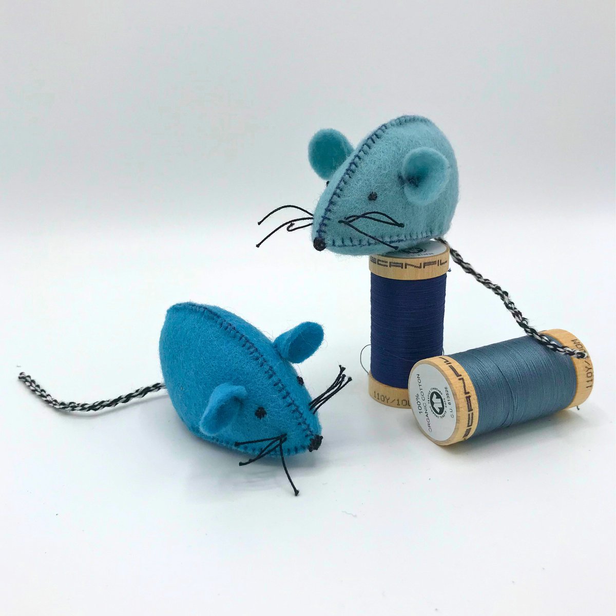 Maak T Zelf DIY Workshop Hobby Pakket Volwassenen - Vilten Kattenspeeltjes Muisjes Blauw - Creatief - Wolvilt - Doe het zelf Cadeau - Cadeaupakket - Workshop in een Doosje - Knutselpakket - Katten Speelgoed